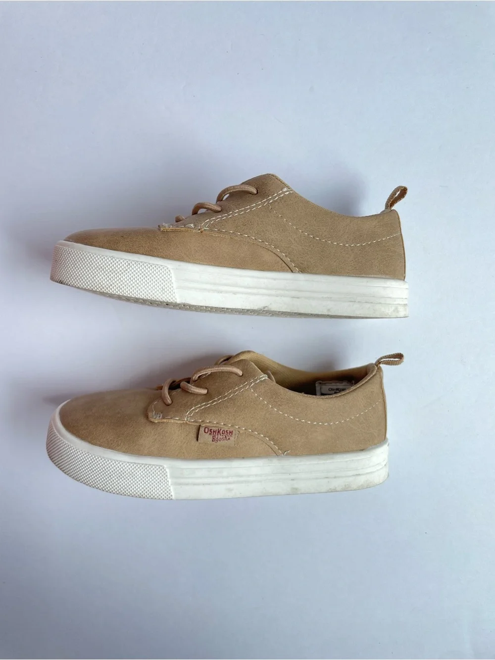 OshKosh B'gosh Kids Tan Lace-Up Sneakers size 9
